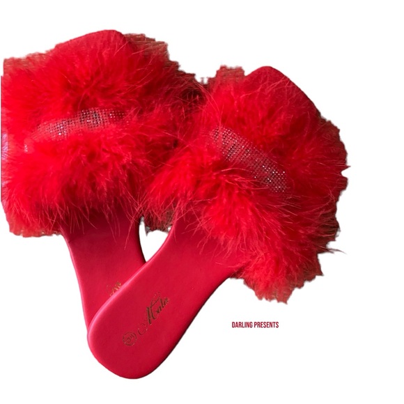 MATA CRYSTAL FEATHERY FLUFFY FUZZY SLIPPERS WOMEN COLOR RED SIZE 7.5 - Picture 1 of 9